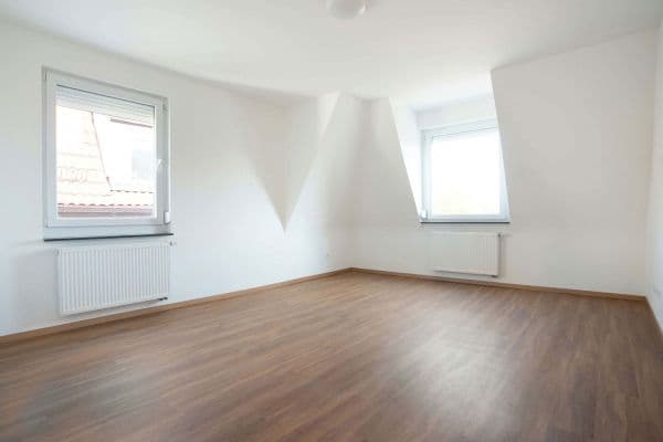 Pronájem bytu 3+1 83 m², Neckartalstr. 125, Stuttgart Pronájem bytu 3+1 83 m², Neckartalstr. 125, Stuttgart