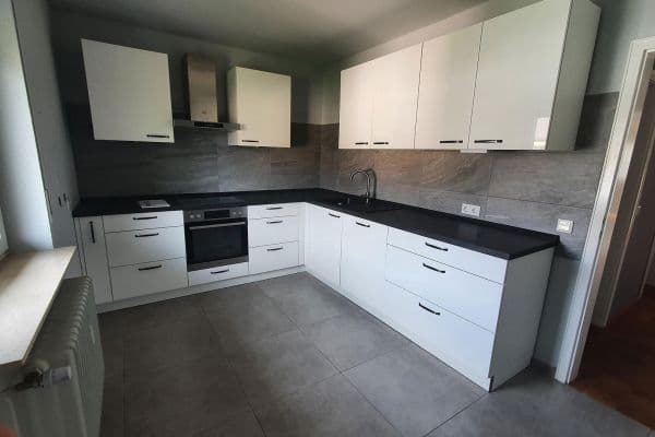 Pronájem bytu 3+1 85 m², Eisenacher Str. 4, Schwetzingen Pronájem bytu 3+1 85 m², Eisenacher Str. 4, Schwetzingen