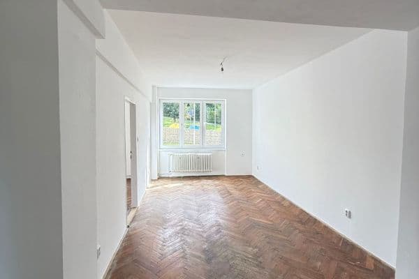 Prodej bytu 4+1 81 m², 5. května, Plesná Prodej bytu 4+1 81 m², 5. května, Plesná