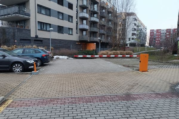 Pronájem garáže 18 m², Makedonská, Praha Pronájem garáže 18 m², Makedonská, Praha