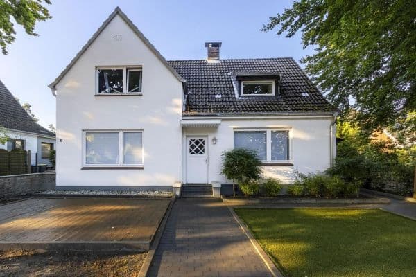 Prodej domu 185 m², pozemek 603 m², Forstweg 3, Norderstedt, Šlesvicko-Holštýnsko Prodej domu 185 m², pozemek 603 m², Forstweg 3, Norderstedt, Šlesvicko-Holštýnsko