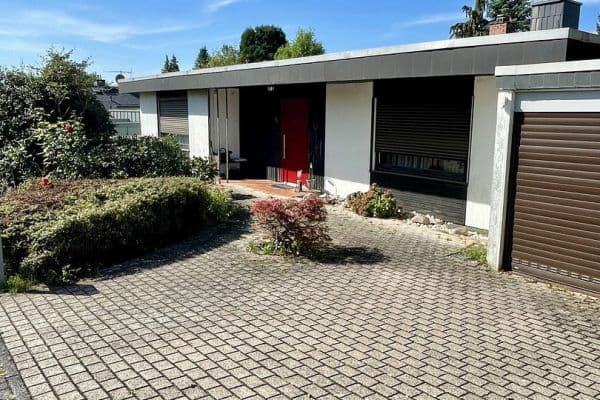 Prodej domu 217 m², pozemek 1.321 m², Niedernhausen Prodej domu 217 m², pozemek 1.321 m², Niedernhausen