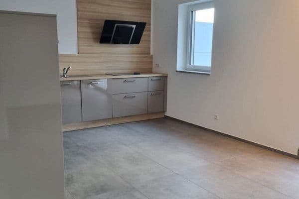 Pronájem bytu 3+1 86 m², Bergstrasse 11, Laufenburg Pronájem bytu 3+1 86 m², Bergstrasse 11, Laufenburg
