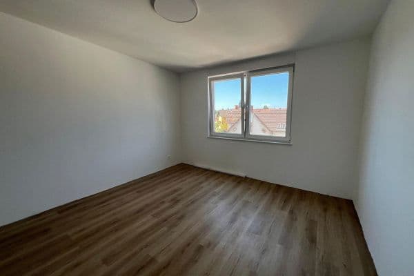 Pronájem bytu 3+1 99 m², Jockgrim, Porýní-Falc Pronájem bytu 3+1 99 m², Jockgrim, Porýní-Falc