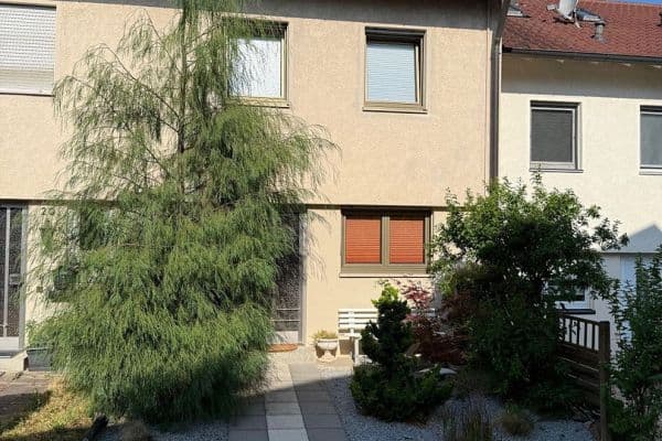 Prodej domu 146 m², pozemek 151 m², Bodelschwinghweg 18, Kirchheim unter Teck Prodej domu 146 m², pozemek 151 m², Bodelschwinghweg 18, Kirchheim unter Teck