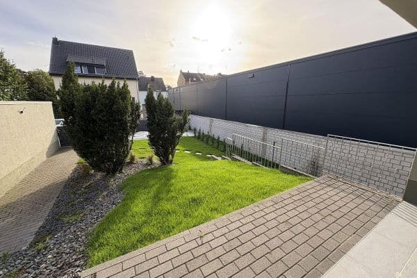 Pronájem bytu 4+1 108 m², Luisenstraße 121a, Siegburg Pronájem bytu 4+1 108 m², Luisenstraße 121a, Siegburg