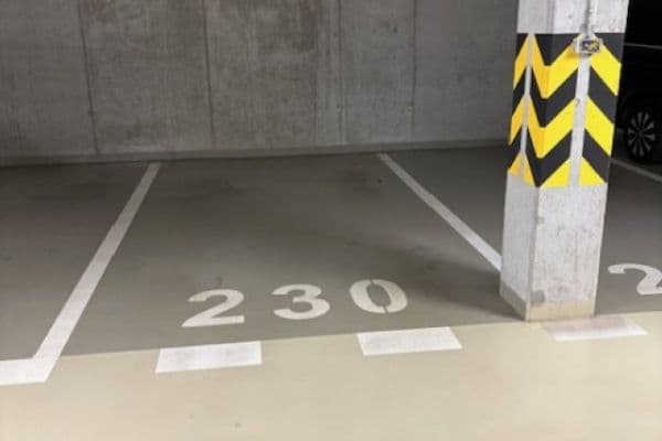 Pronájem garáže 15 m², Jeremiášova, Praha 13 Pronájem garáže 15 m², Jeremiášova, Praha 13