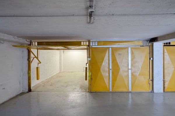 Pronájem garáže 18 m², Navigátorů, Praha Pronájem garáže 18 m², Navigátorů, Praha
