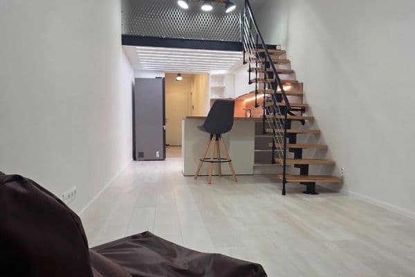 Pronájem bytu 1+kk 41 m², Českobrodská, Praha Pronájem bytu 1+kk 41 m², Českobrodská, Praha