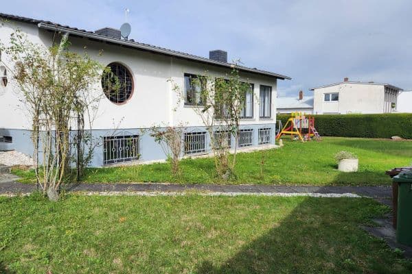 Prodej domu 206 m², pozemek 680 m², Bahnhofstr. 145, Maintal Prodej domu 206 m², pozemek 680 m², Bahnhofstr. 145, Maintal