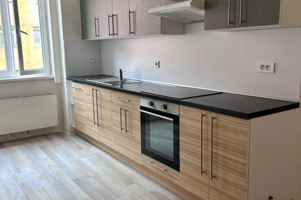 Pronájem bytu 2+1 65 m², Západní, Karlovy Vary Pronájem bytu 2+1 65 m², Západní, Karlovy Vary