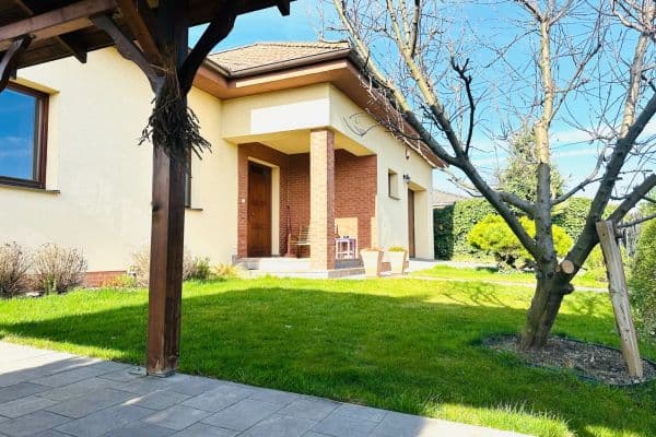 Prodej domu 290 m², pozemek 730 m², Belasá, Rovinka Prodej domu 290 m², pozemek 730 m², Belasá, Rovinka