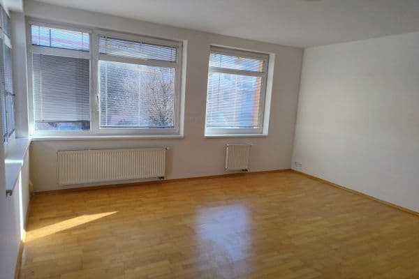 Prodej bytu 1+kk 46 m², Nad Okrouhlíkem, Praha Prodej bytu 1+kk 46 m², Nad Okrouhlíkem, Praha