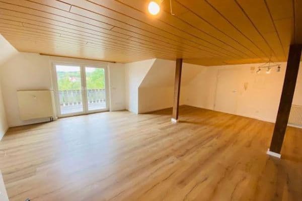 Pronájem bytu 4+1 109 m², Frankenheimerstraße 33, Schillingsfürst Pronájem bytu 4+1 109 m², Frankenheimerstraße 33, Schillingsfürst
