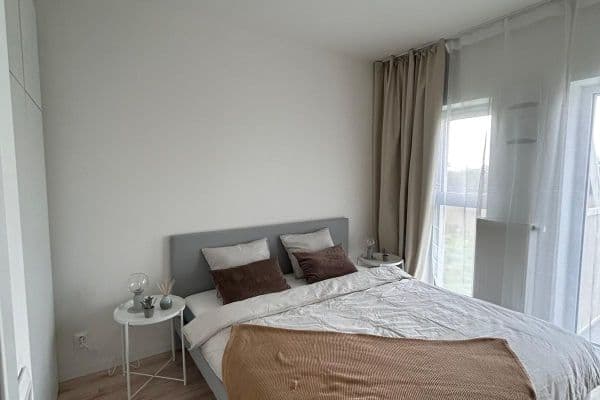 Pronájem bytu 2+1 46 m², Labutia, Bratislava Pronájem bytu 2+1 46 m², Labutia, Bratislava