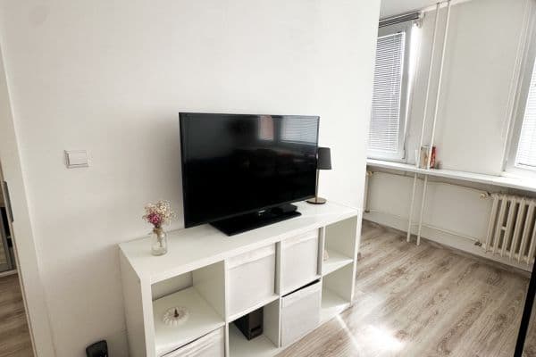 Pronájem bytu 1+kk 33 m², Veltruská, Praha Pronájem bytu 1+kk 33 m², Veltruská, Praha