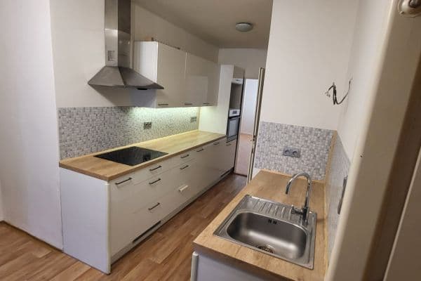 Pronájem bytu 3+1 72 m², Hartigova, Praha Pronájem bytu 3+1 72 m², Hartigova, Praha