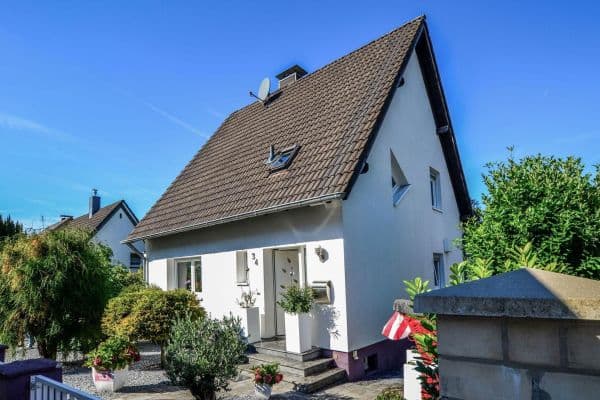 Prodej domu 220 m², pozemek 455 m², Jakob-Eulerstr.34, Bergisch Gladbach Prodej domu 220 m², pozemek 455 m², Jakob-Eulerstr.34, Bergisch Gladbach