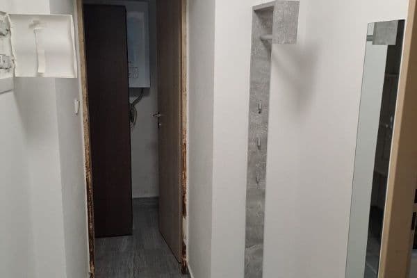 Pronájem bytu 1+kk 25 m², Táborská, Karlovy Vary Pronájem bytu 1+kk 25 m², Táborská, Karlovy Vary