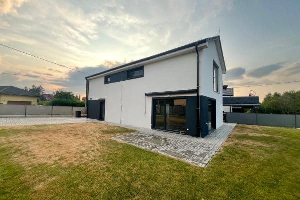 Pronájem bytu 3+kk 80 m², U nádraží, Mníšek pod Brdy Pronájem bytu 3+kk 80 m², U nádraží, Mníšek pod Brdy
