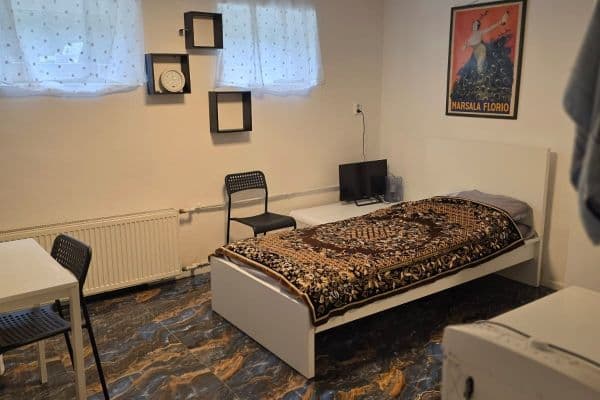 Pronájem bytu 1+kk 20 m², Savojská, Praha Pronájem bytu 1+kk 20 m², Savojská, Praha