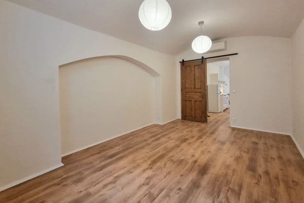Pronájem nebytového prostoru 40 m², Žitomírská, Hlavní město Praha Pronájem nebytového prostoru 40 m², Žitomírská, Hlavní město Praha