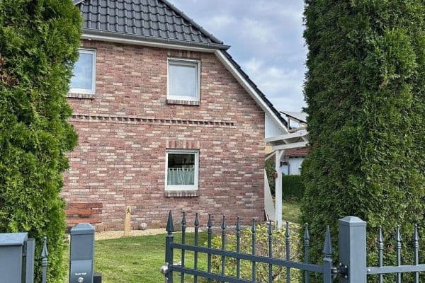 Prodej domu 130 m², pozemek 697 m², Schönefeld Prodej domu 130 m², pozemek 697 m², Schönefeld