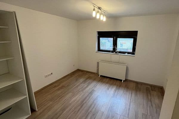 Pronájem bytu 3+1 42 m², Bergstraße 26a, Hürth Pronájem bytu 3+1 42 m², Bergstraße 26a, Hürth