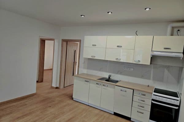 Pronájem bytu 3+1 76 m², Horova, Česká Lípa Pronájem bytu 3+1 76 m², Horova, Česká Lípa