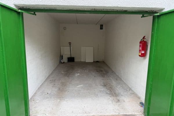 Pronájem garáže 16 m², Nad Kamínkou, Praha Pronájem garáže 16 m², Nad Kamínkou, Praha