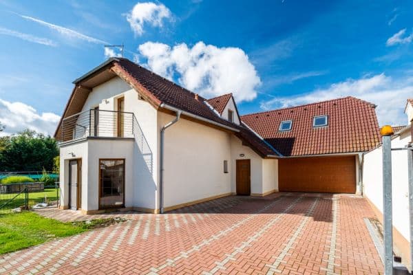 Prodej domu 208 m², pozemek 781 m², Hostivická, Praha Prodej domu 208 m², pozemek 781 m², Hostivická, Praha