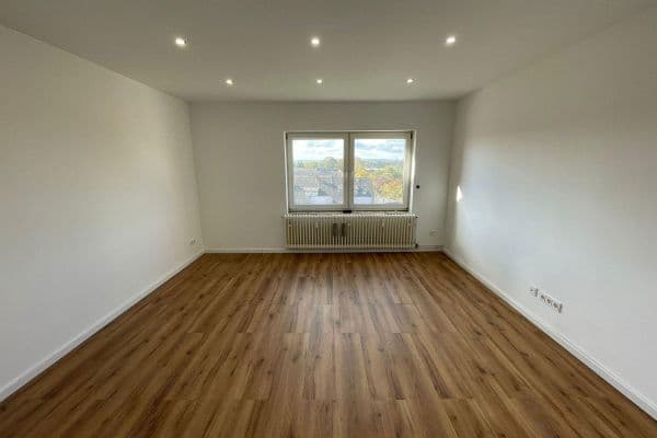 Pronájem bytu 3+1 65 m², Westfalenstraße 20, Salzgitter Lebenstedt Pronájem bytu 3+1 65 m², Westfalenstraße 20, Salzgitter Lebenstedt
