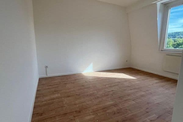 Pronájem bytu 4+1 80 m², Sonnbornerstraße 42, Wuppertal Pronájem bytu 4+1 80 m², Sonnbornerstraße 42, Wuppertal