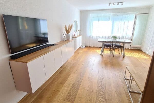 Prodej bytu 3+1 80 m², Stuttgart Prodej bytu 3+1 80 m², Stuttgart