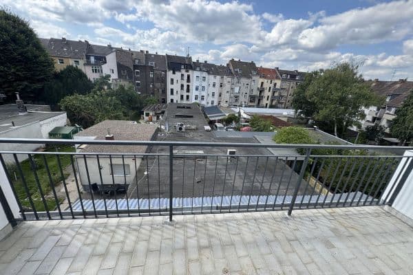 Pronájem bytu 3+1 95 m², Bertramstraße 45, Köln Pronájem bytu 3+1 95 m², Bertramstraße 45, Köln