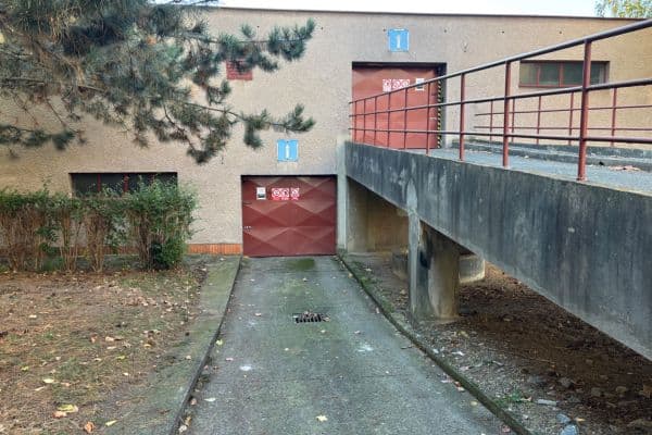 Pronájem garáže 18 m², Valčíkova, Pardubice Pronájem garáže 18 m², Valčíkova, Pardubice