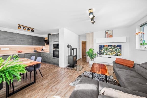 Prodej bytu 4+kk 82 m², Větrná, Vejprnice Prodej bytu 4+kk 82 m², Větrná, Vejprnice