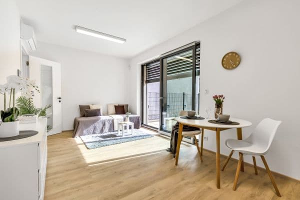 Pronájem bytu 1+kk 39 m², Malešická, Hlavní město Praha Pronájem bytu 1+kk 39 m², Malešická, Hlavní město Praha
