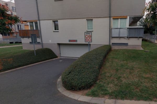 Pronájem garáže 15 m², Saturnova, Praha Pronájem garáže 15 m², Saturnova, Praha