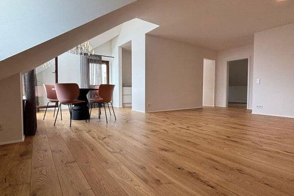 Pronájem bytu 2+1 70 m², Waldstrasse 30, Ostfildern- Kemnat Pronájem bytu 2+1 70 m², Waldstrasse 30, Ostfildern- Kemnat