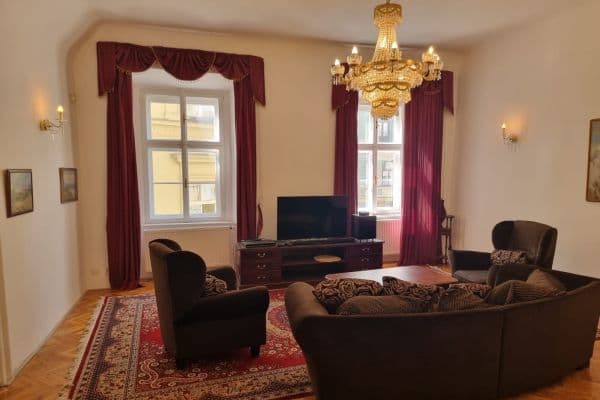 Pronájem bytu 3+1 100 m², Týnská ulička, Praha Pronájem bytu 3+1 100 m², Týnská ulička, Praha