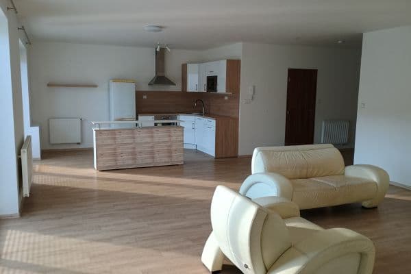 Pronájem kanceláře 95 m², Školní, Veselka Pronájem kanceláře 95 m², Školní, Veselka