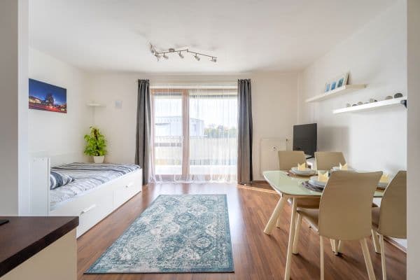 Prodej bytu 1+kk 37 m², Holubice Prodej bytu 1+kk 37 m², Holubice