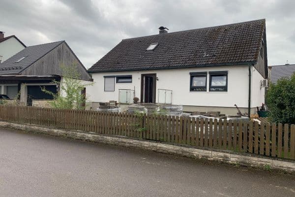 Prodej domu 170 m², pozemek 630 m², Triftstrasse 3, Pyrbaum Prodej domu 170 m², pozemek 630 m², Triftstrasse 3, Pyrbaum
