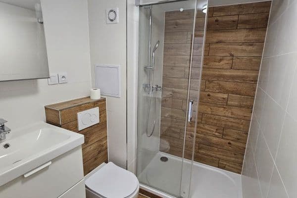 Pronájem bytu 1+kk 21 m², Východní, Karlovy Vary Pronájem bytu 1+kk 21 m², Východní, Karlovy Vary