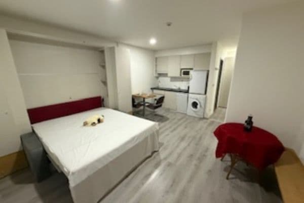 Pronájem bytu 1+kk 35 m², Jeremiášova, Praha Pronájem bytu 1+kk 35 m², Jeremiášova, Praha