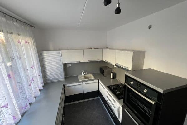 Pronájem bytu 3+1 73 m², Vítězná, Rožnov pod Radhoštěm Pronájem bytu 3+1 73 m², Vítězná, Rožnov pod Radhoštěm