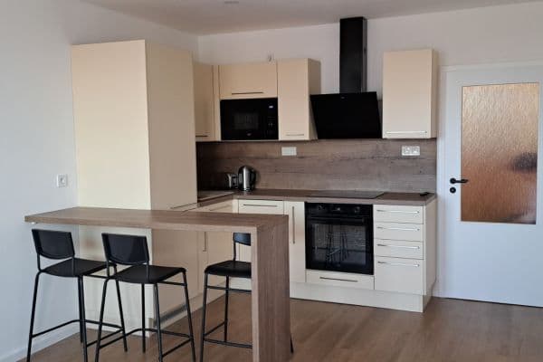 Pronájem bytu 1+kk 35 m², Jana Masaryka, Hradec Králové Pronájem bytu 1+kk 35 m², Jana Masaryka, Hradec Králové