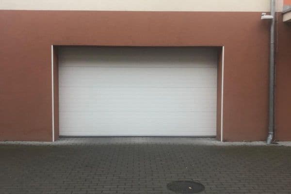 Pronájem garáže 18 m², Náměstí Emila Kolbena, Strančice Pronájem garáže 18 m², Náměstí Emila Kolbena, Strančice