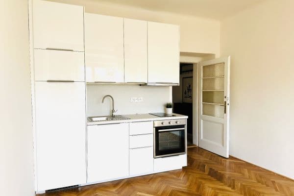 Pronájem bytu 1+kk 30 m², Přípotoční, Praha Pronájem bytu 1+kk 30 m², Přípotoční, Praha